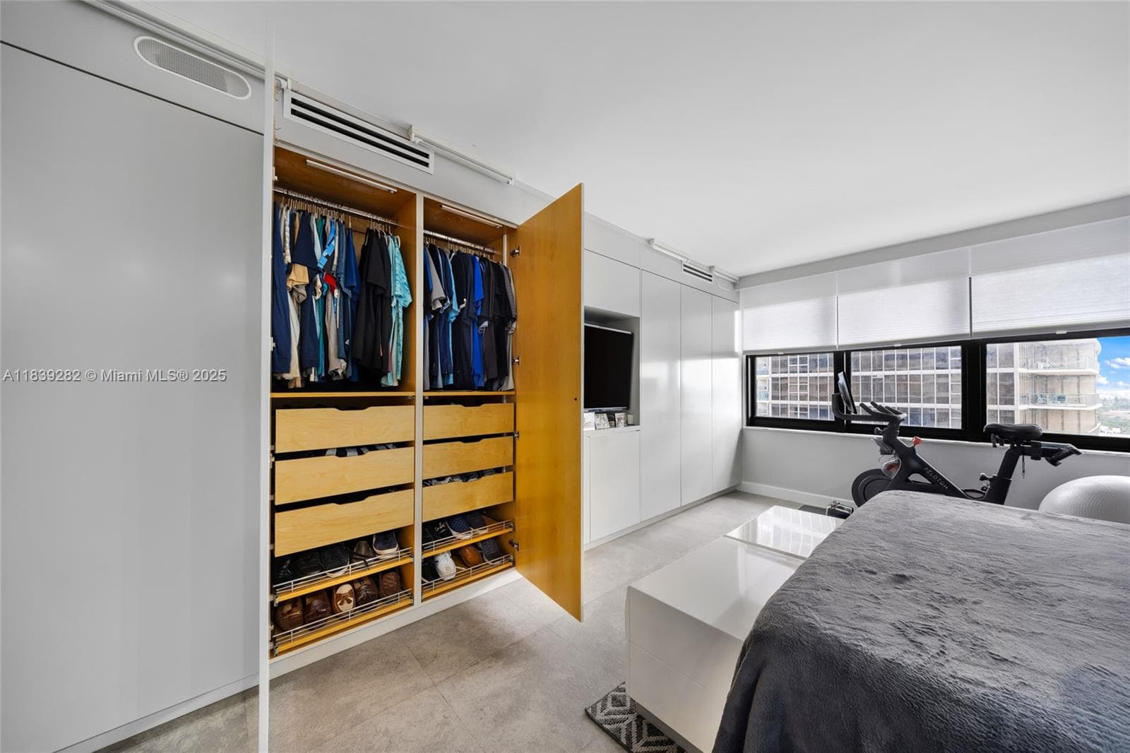 9801 Collins Ave 16U photo 25