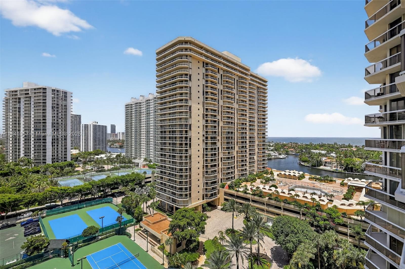 20185 E Country Club Dr 1406/1405 photo 22