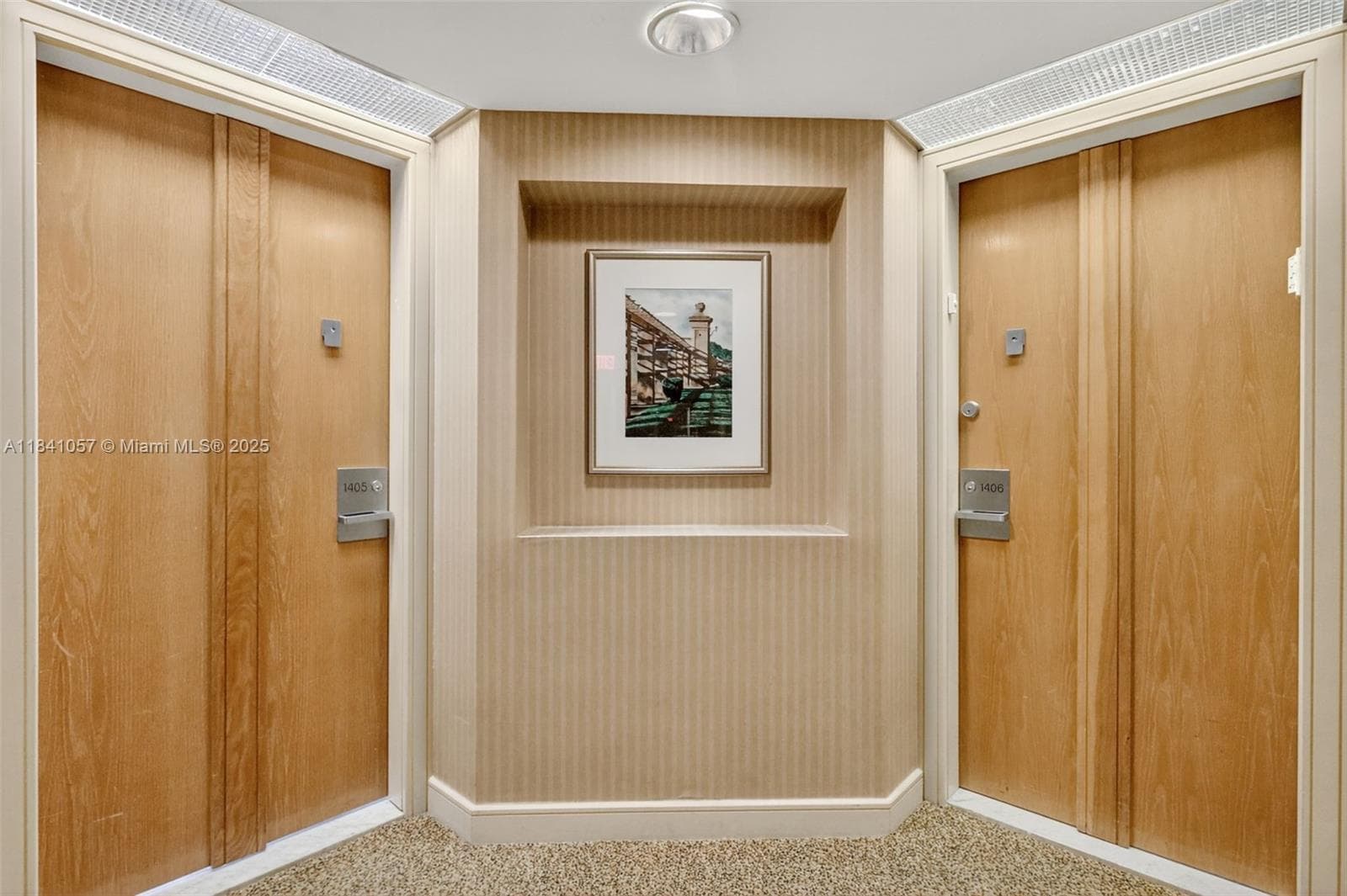 20185 E Country Club Dr 1406/1405 photo 1