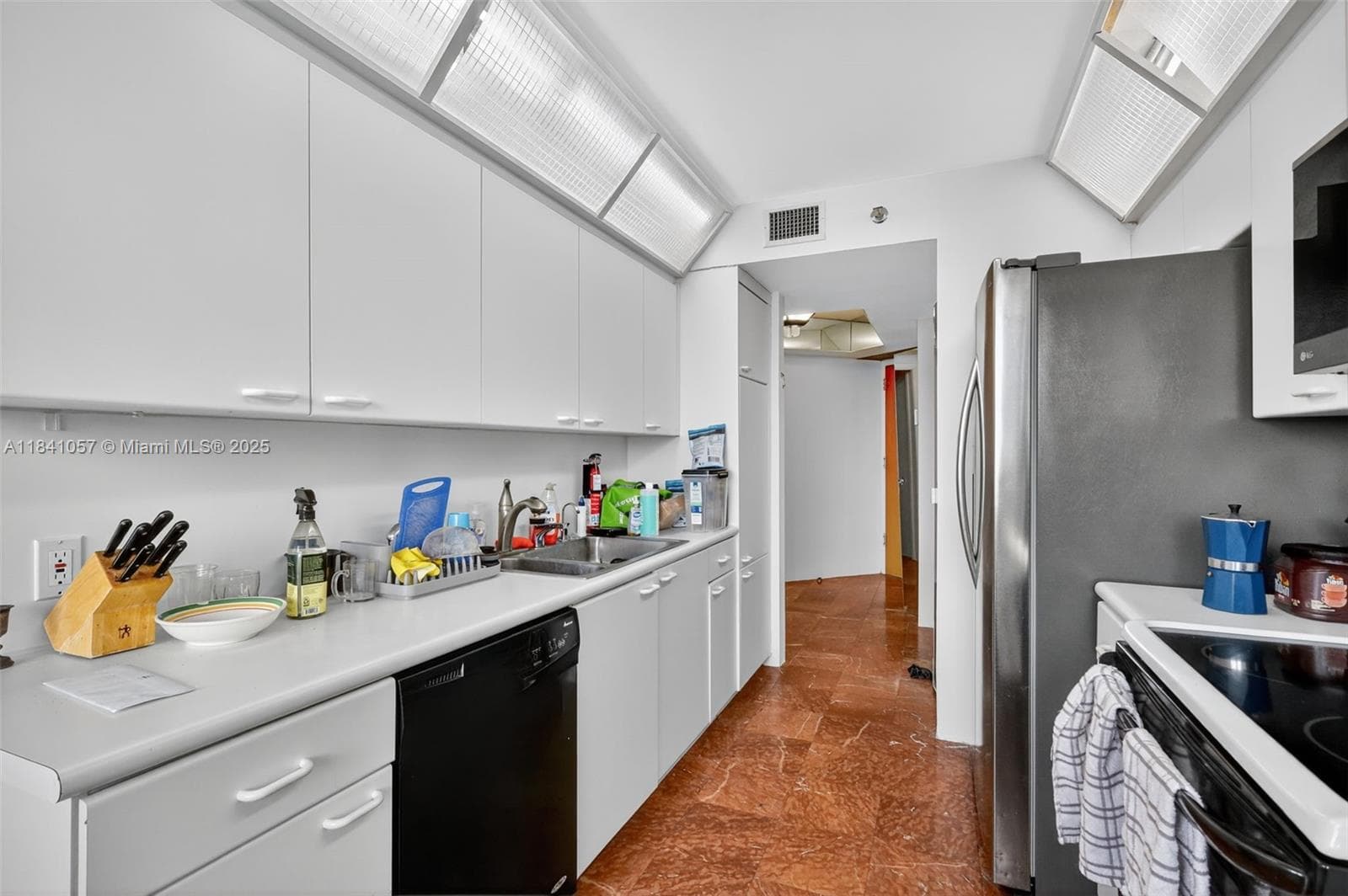 20185 E Country Club Dr 1406/1405 photo 8