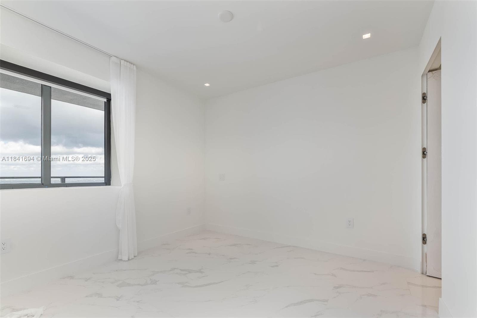 700 24 ST 5005 photo 17