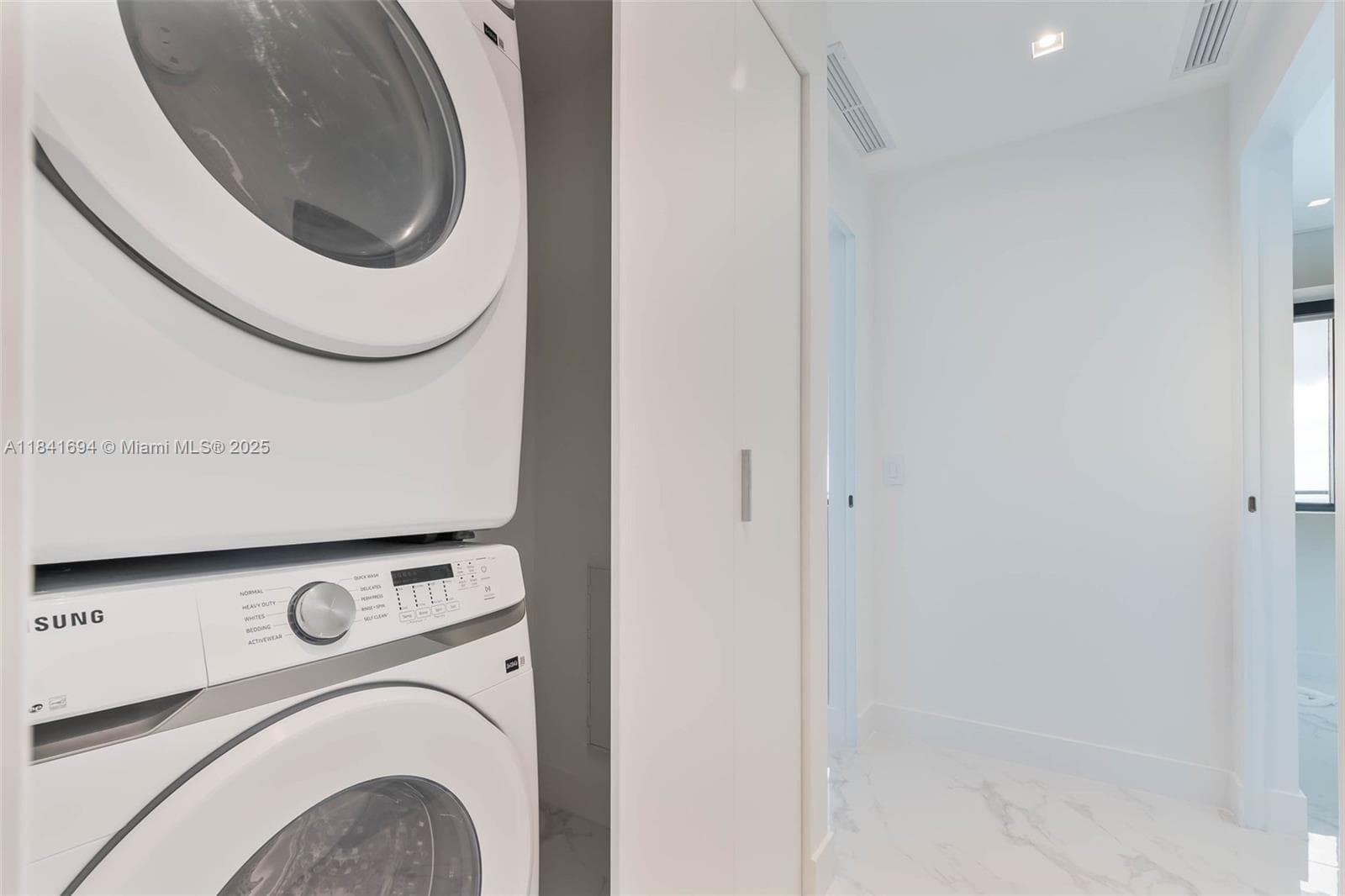 700 24 ST 5005 photo 16