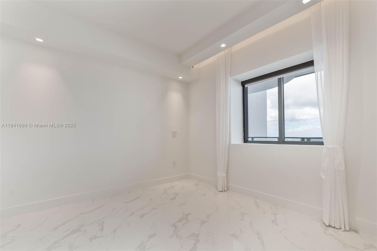 700 24 ST 5005 photo 20