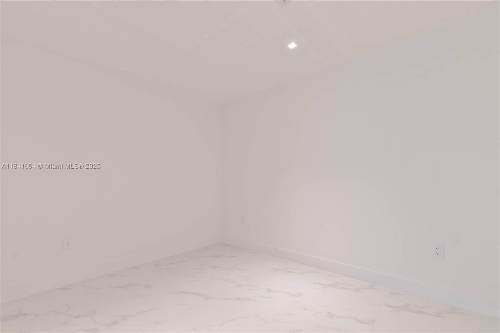 700 24 ST 5005 photo 14