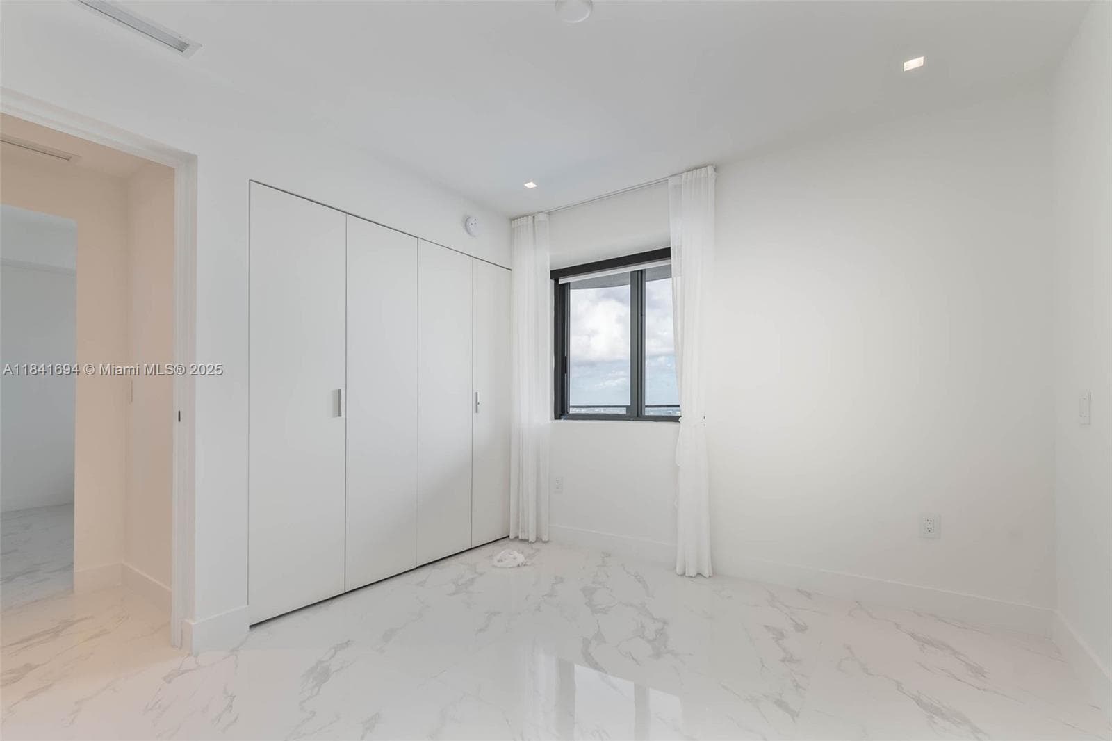 700 24 ST 5005 photo 18