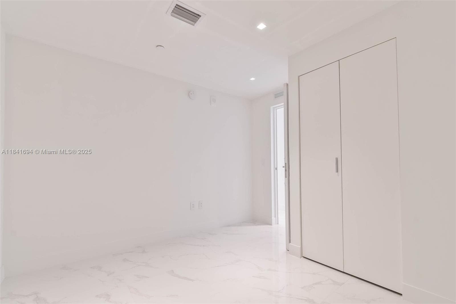 700 24 ST 5005 photo 15
