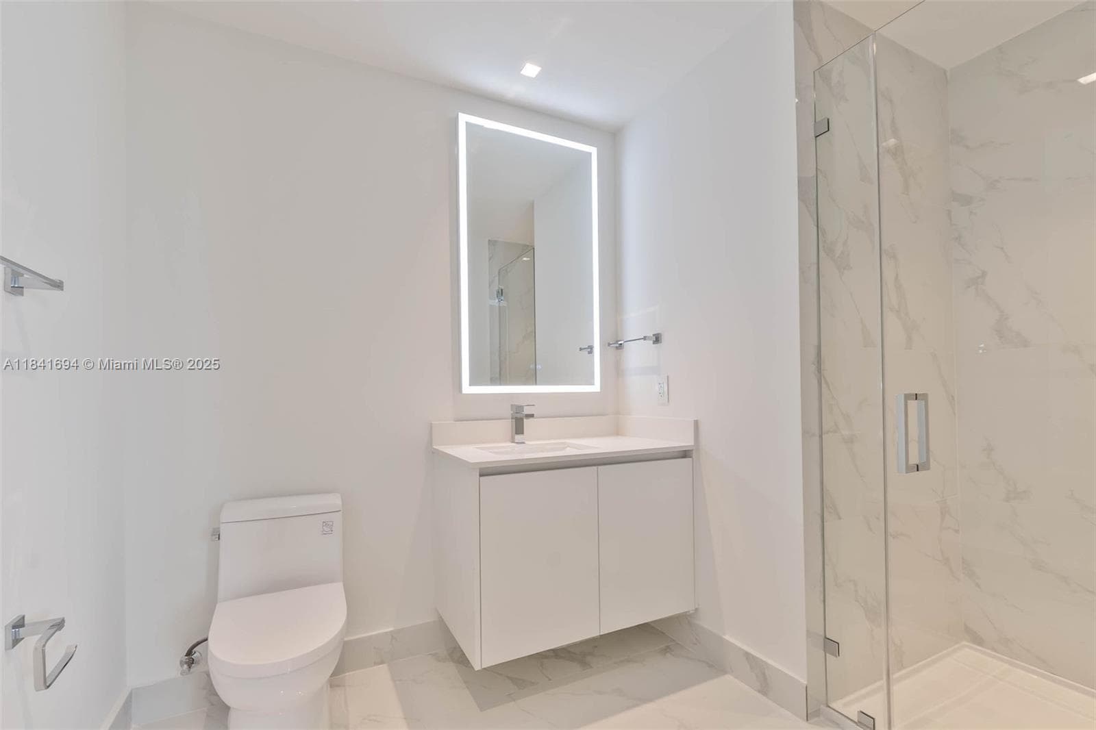 700 24 ST 5005 photo 19