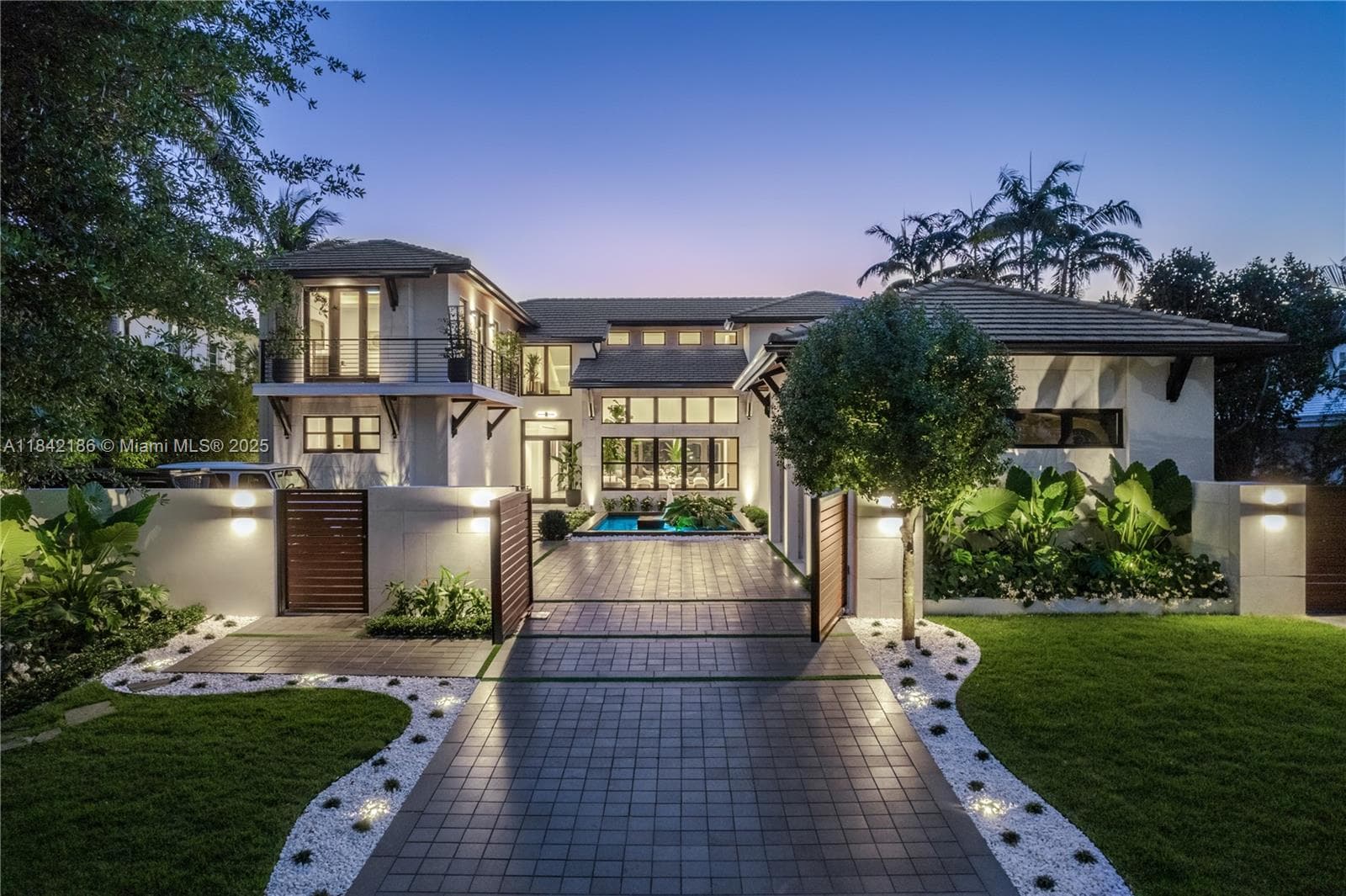 4241 Palm Ln 3