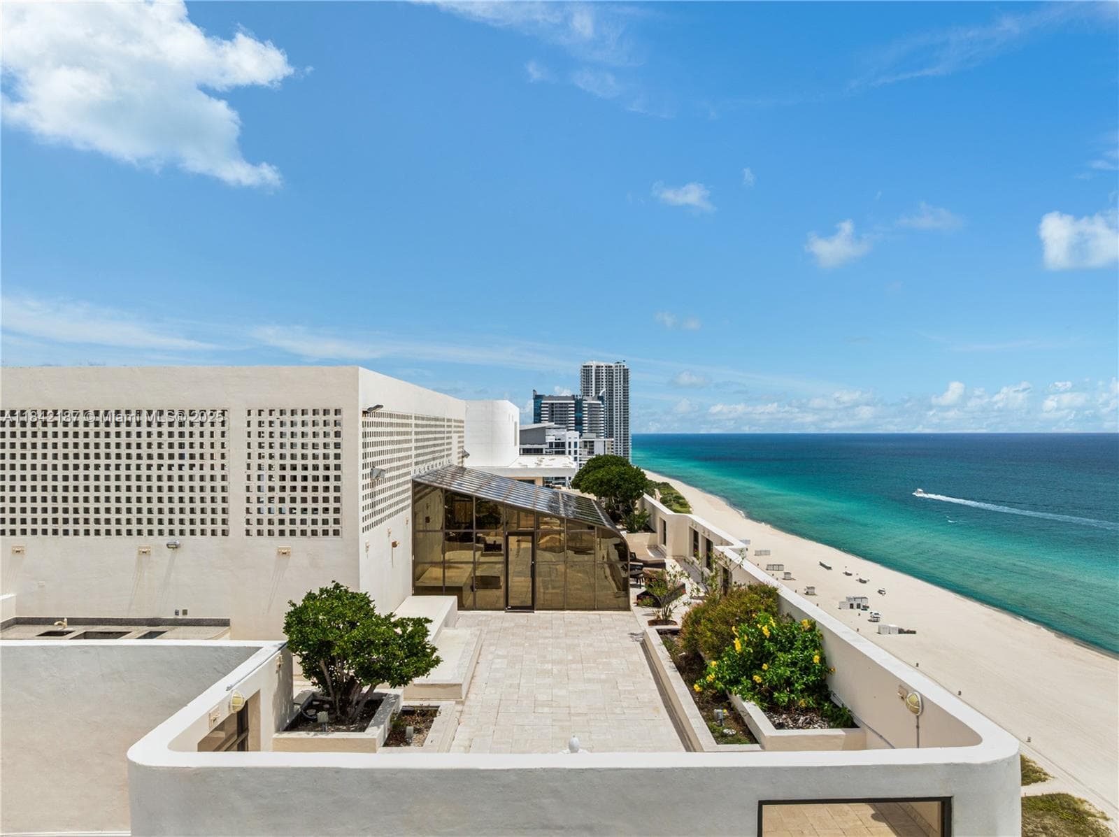 5757 Collins Ave PH-4 photo 23