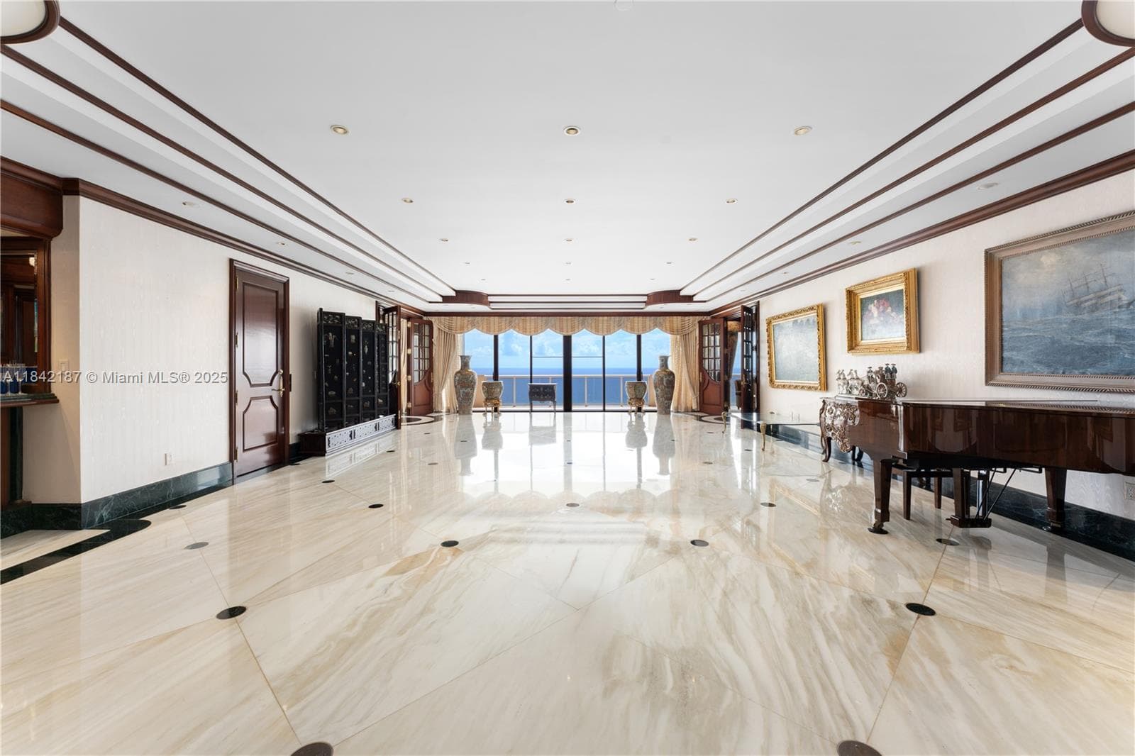 5757 Collins Ave PH-4 photo 6