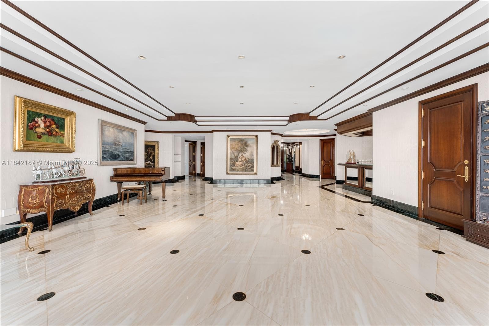 5757 Collins Ave PH-4 photo 13