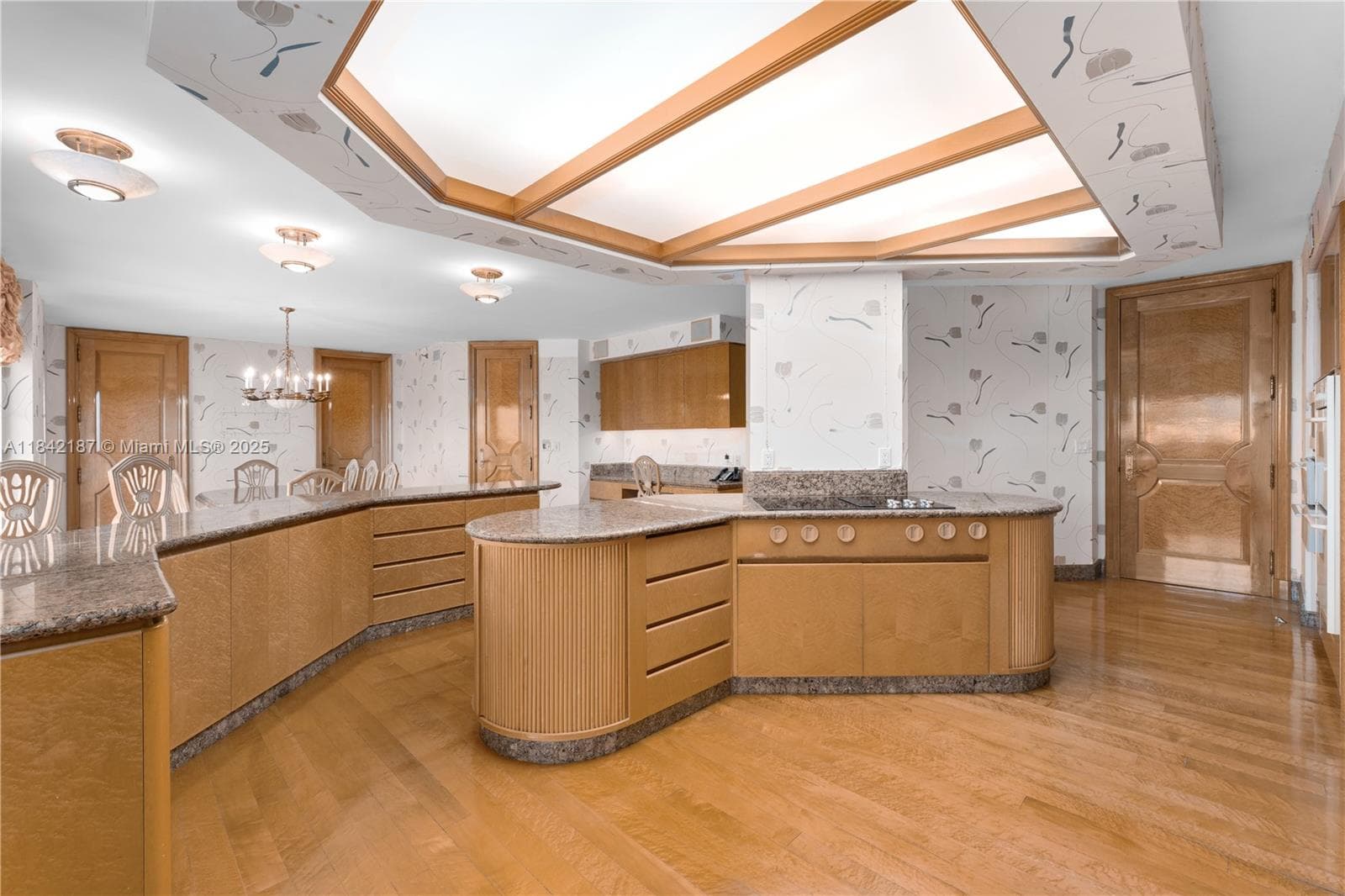 5757 Collins Ave PH-4 photo 17