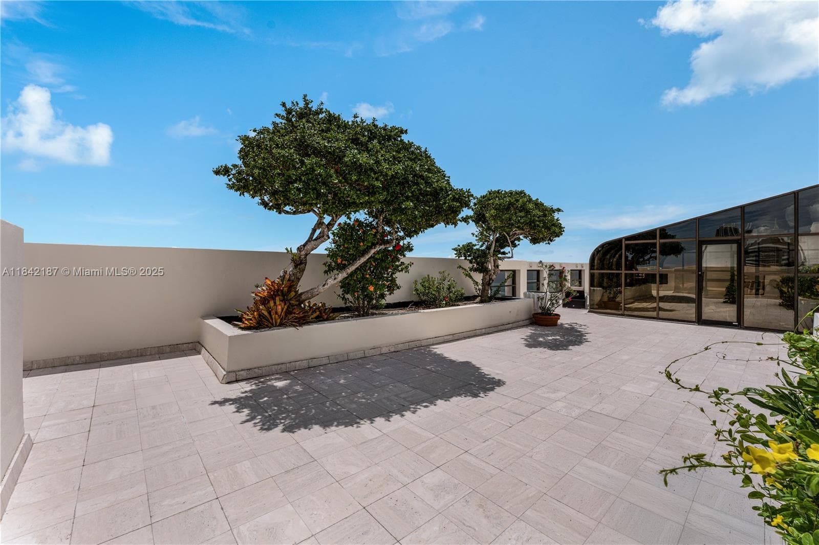 5757 Collins Ave PH-4 photo 22