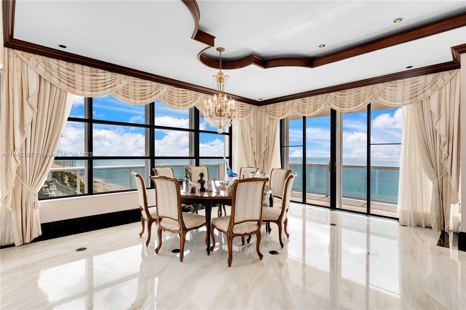 5757 Collins Ave PH-4 photo 7