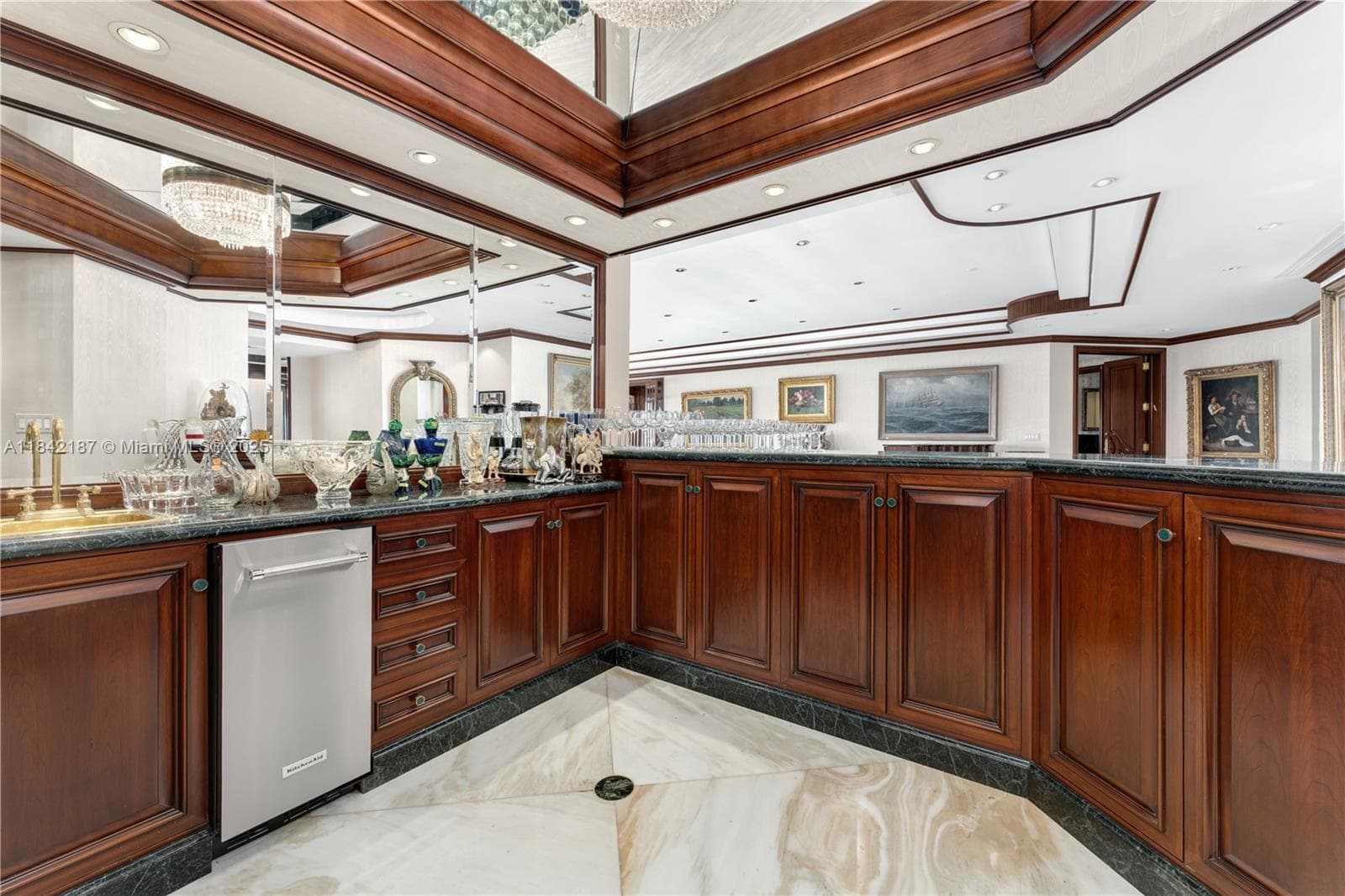 5757 Collins Ave PH-4 photo 20