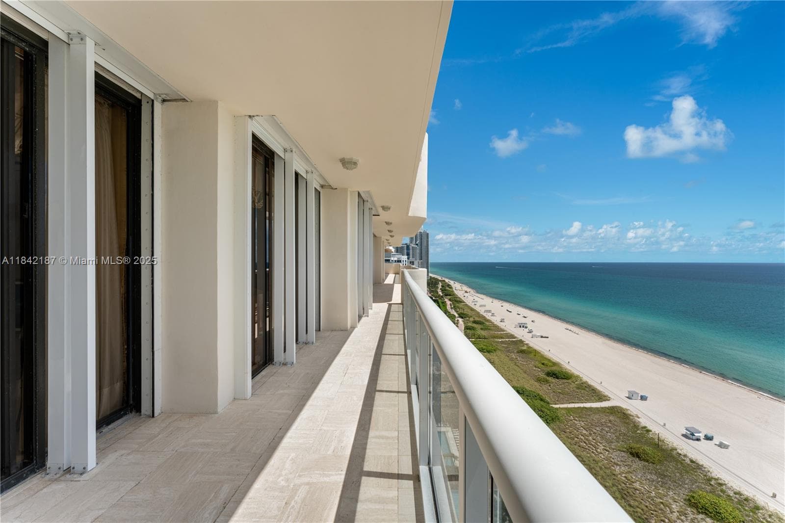 5757 Collins Ave PH-4 photo 10
