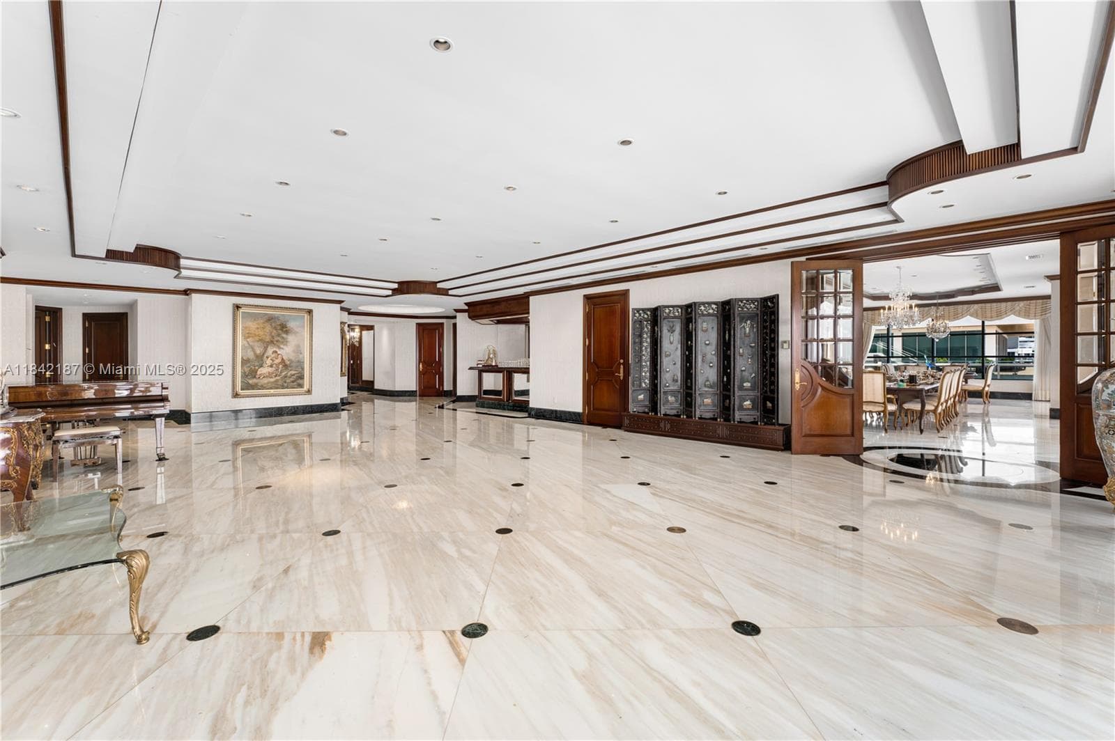 5757 Collins Ave PH-4 photo 14