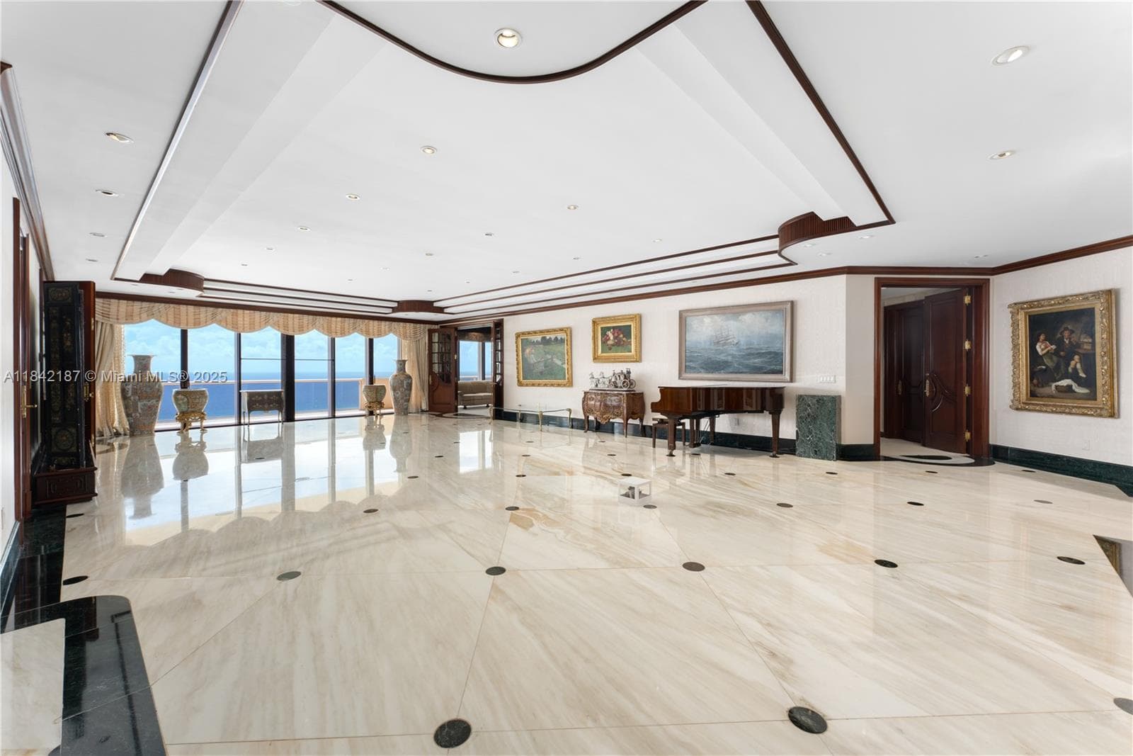 5757 Collins Ave PH-4 photo 11