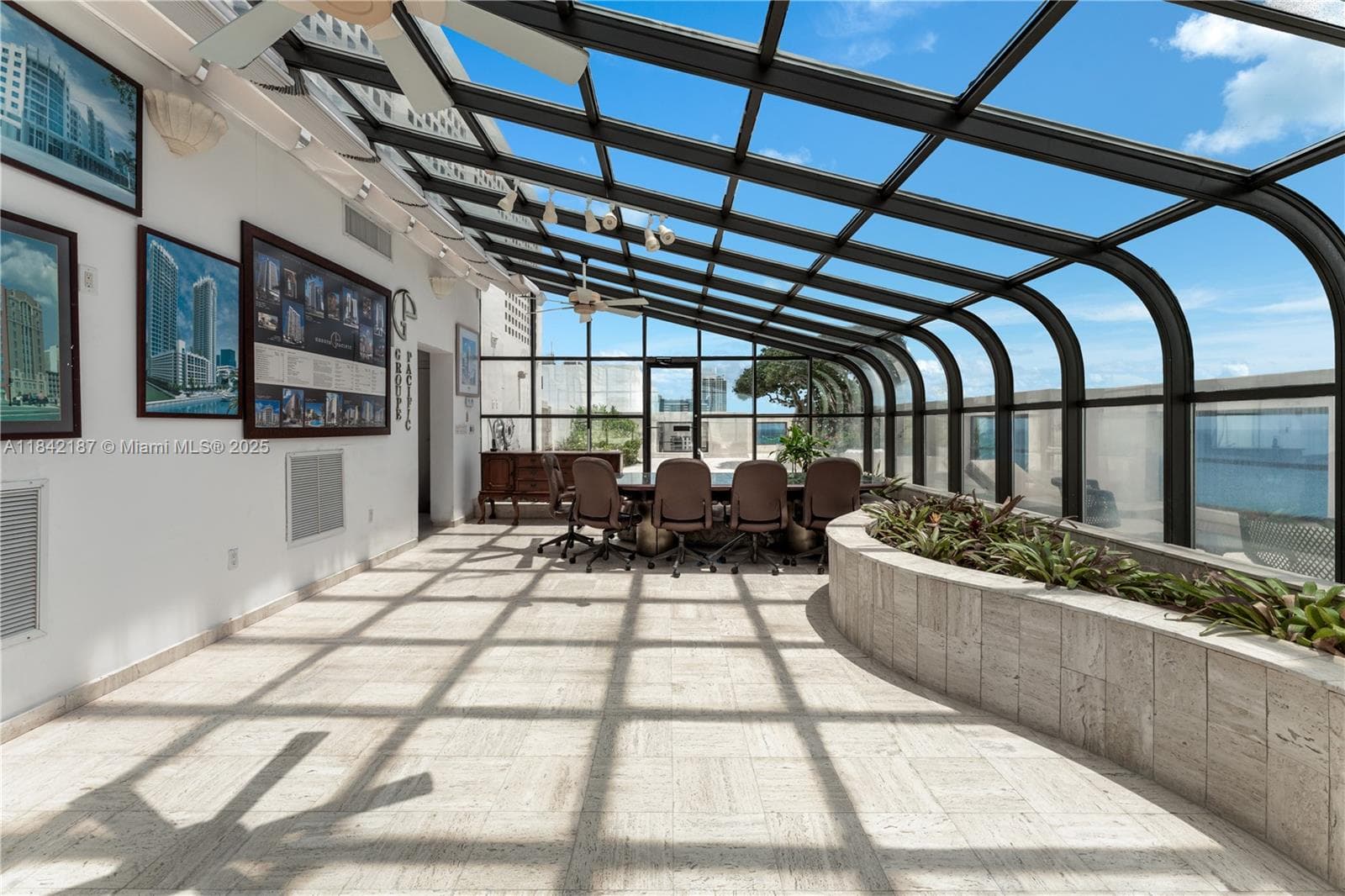 5757 Collins Ave PH-4 photo 21