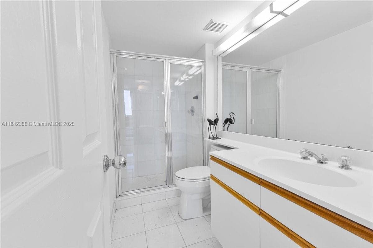 3500 Mystic Pointe Dr 2101 photo 22