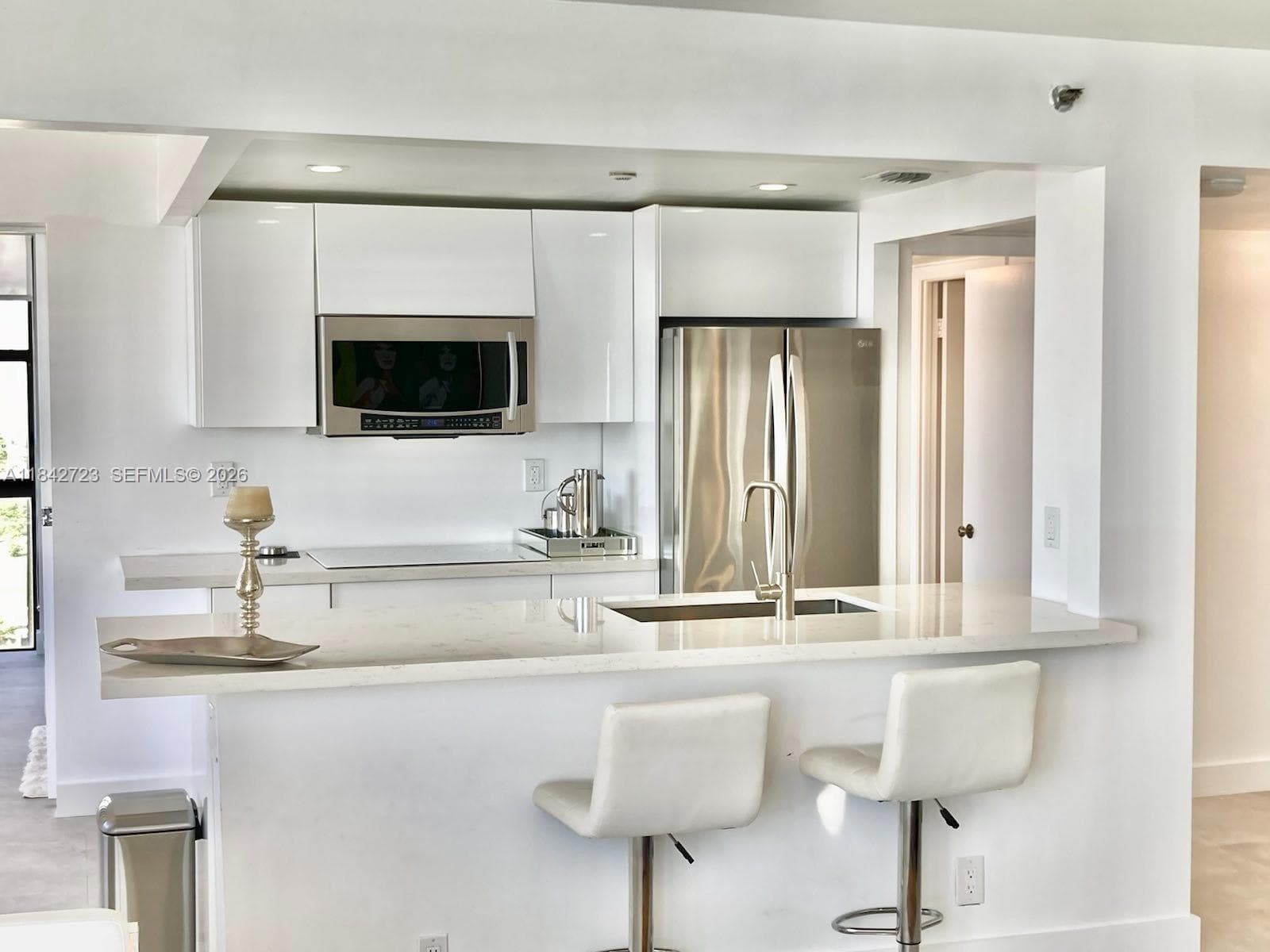 2555 Collins Ave PH214 photo 5