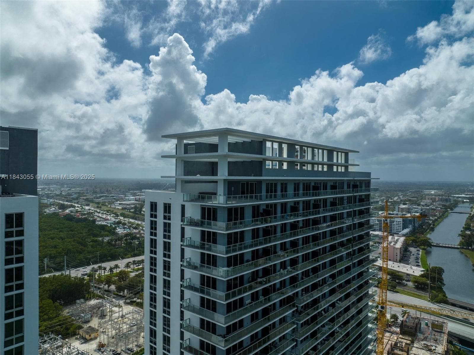 16385 Biscayne Blvd 4 photo 3
