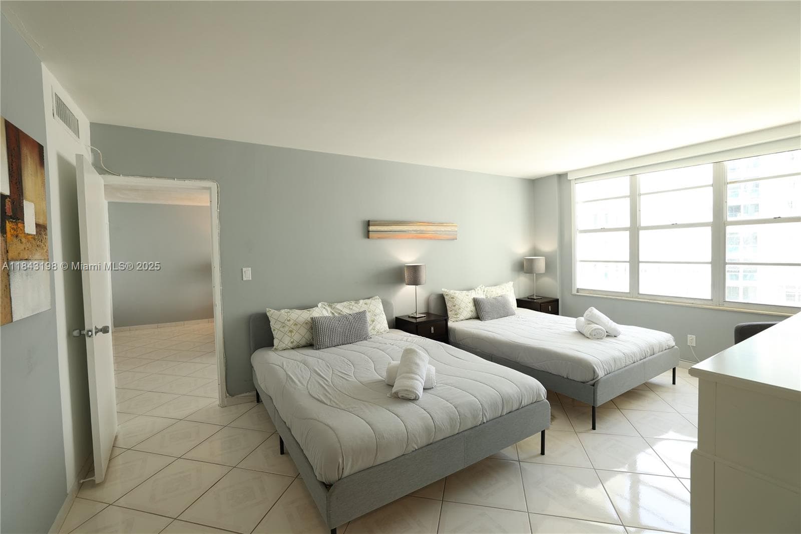 5151 Collins Ave 927 photo 6