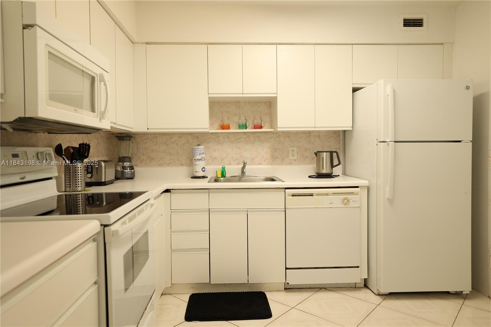 5151 Collins Ave 927 photo 12