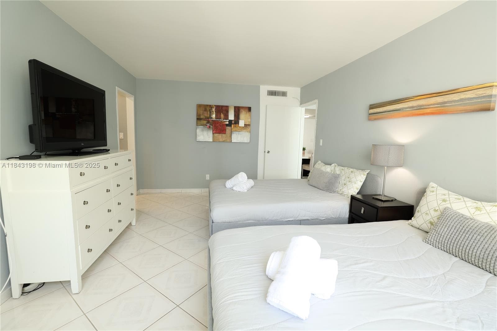 5151 Collins Ave 927 photo 9