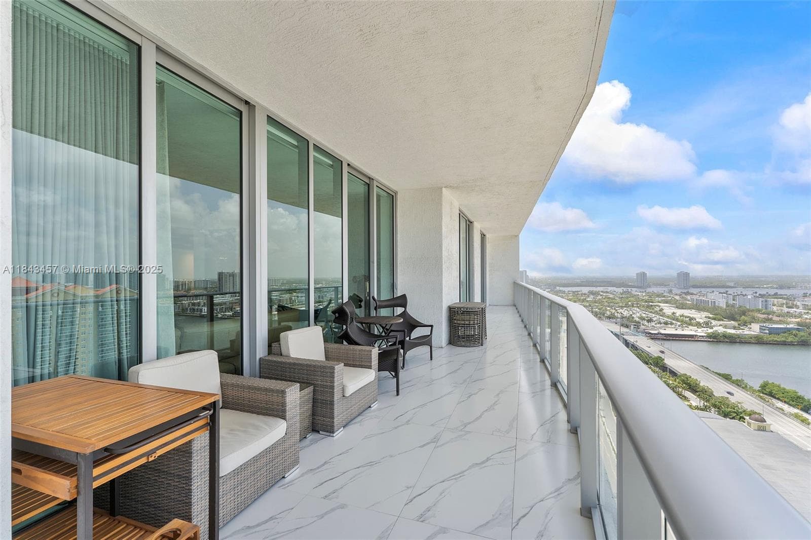 330 Sunny Isles Blvd 5-LPH03 photo 12