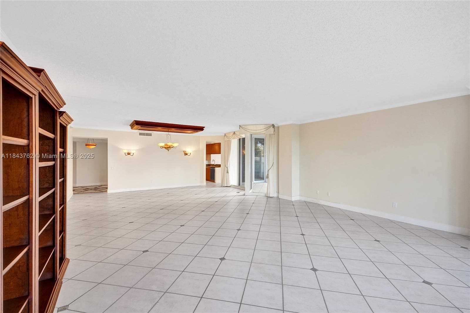 21150 Point Pl 406 photo 23