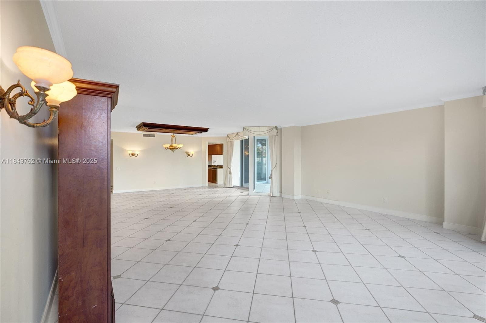 21150 Point Pl 406 photo 22