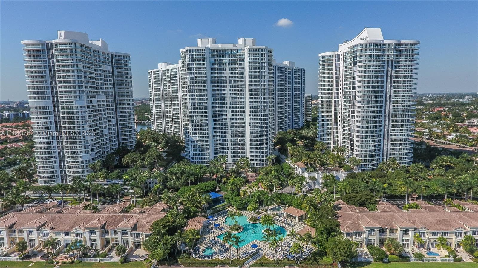 21150 Point Pl 406 photo 1