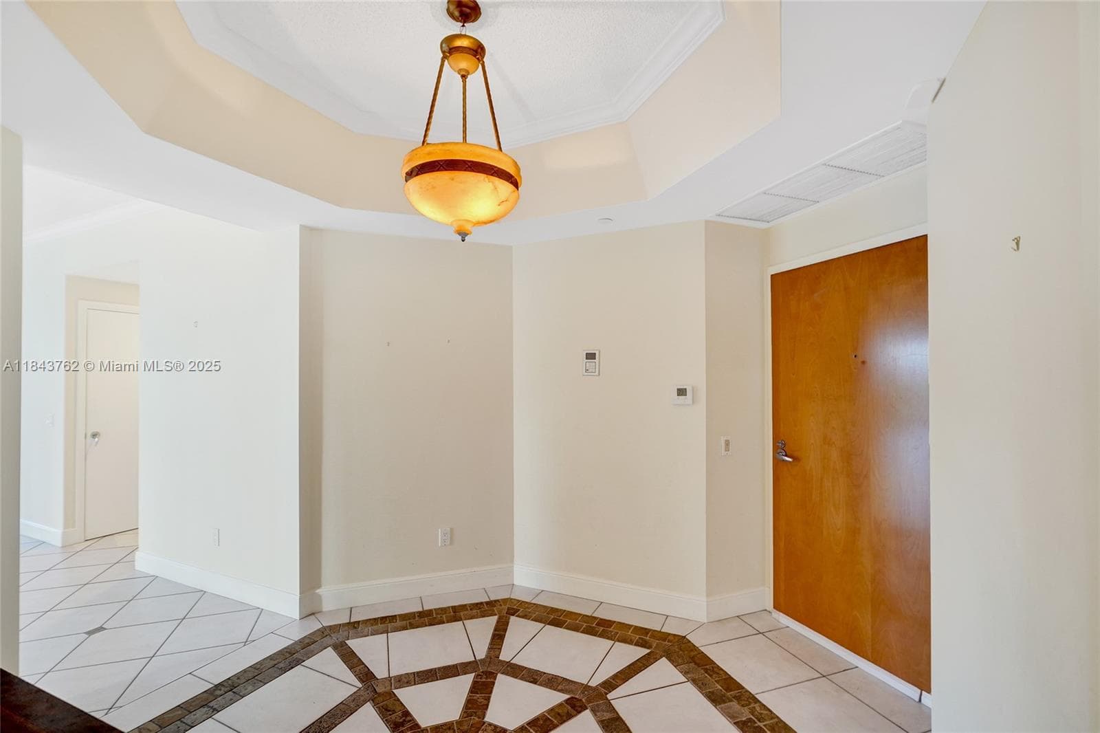 21150 Point Pl 406 photo 15