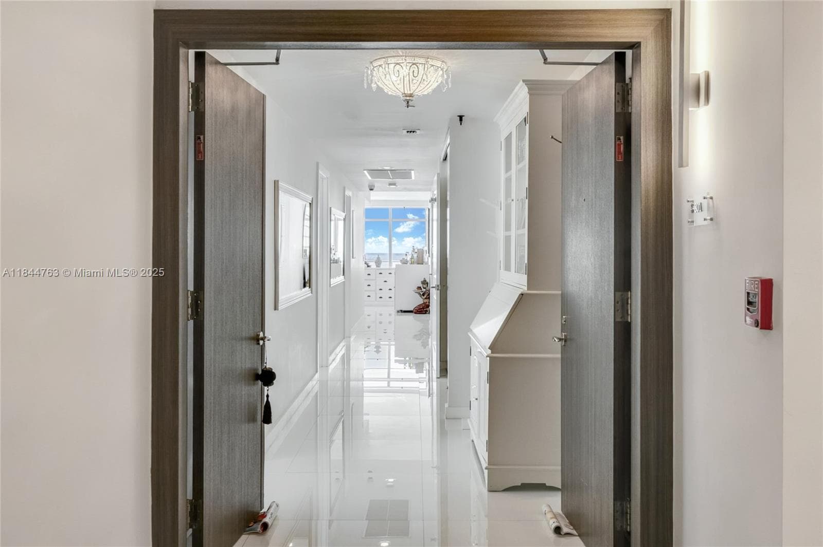 3737 Collins Ave 2