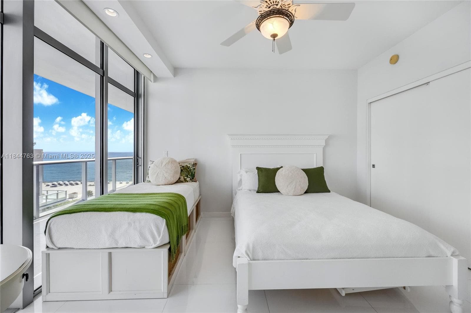 3737 Collins Ave S-801 photo 18