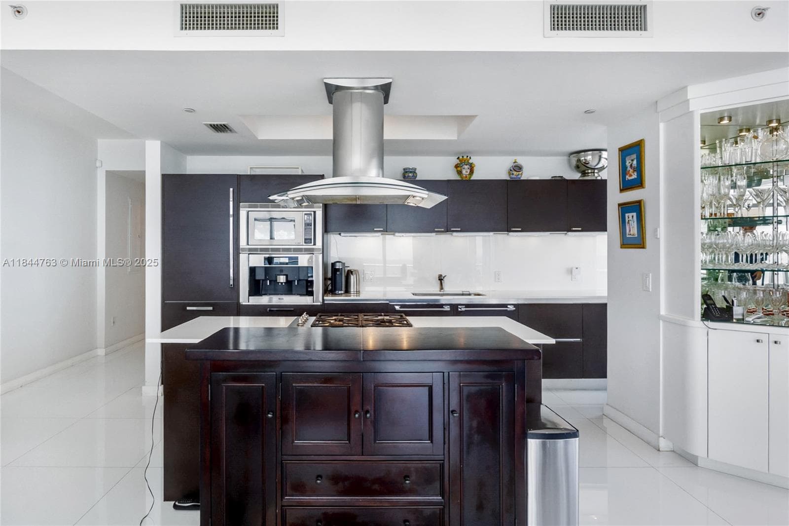 3737 Collins Ave S-801 photo 11