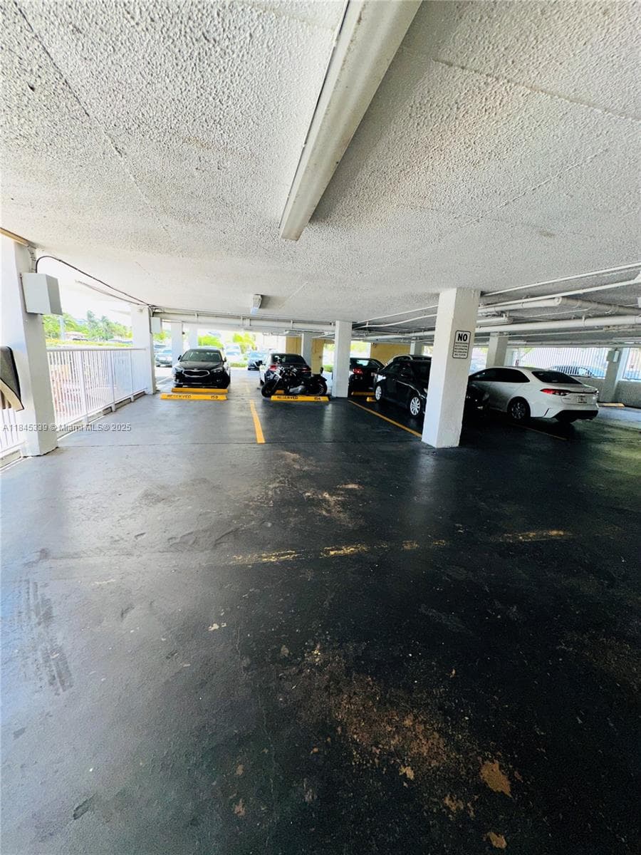 2020 NE 135th St 807 photo 17