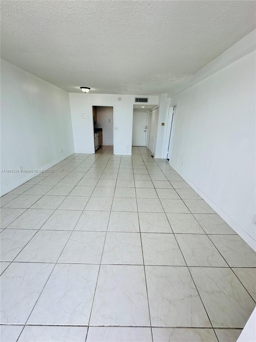 2020 NE 135th St 807 photo 7