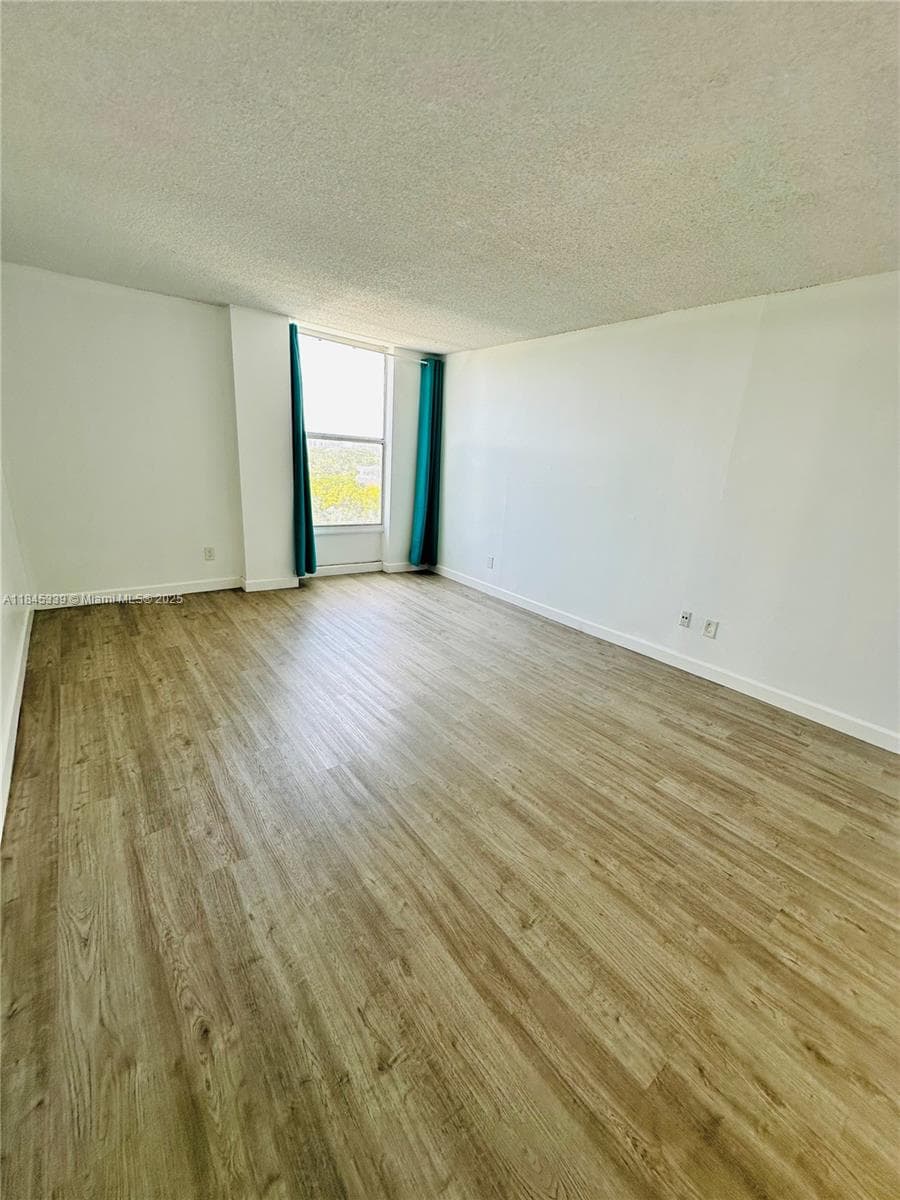2020 NE 135th St 807 photo 8