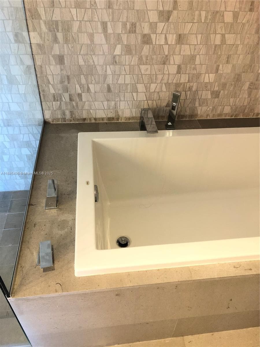 88 SW 7th St 2603 photo 8