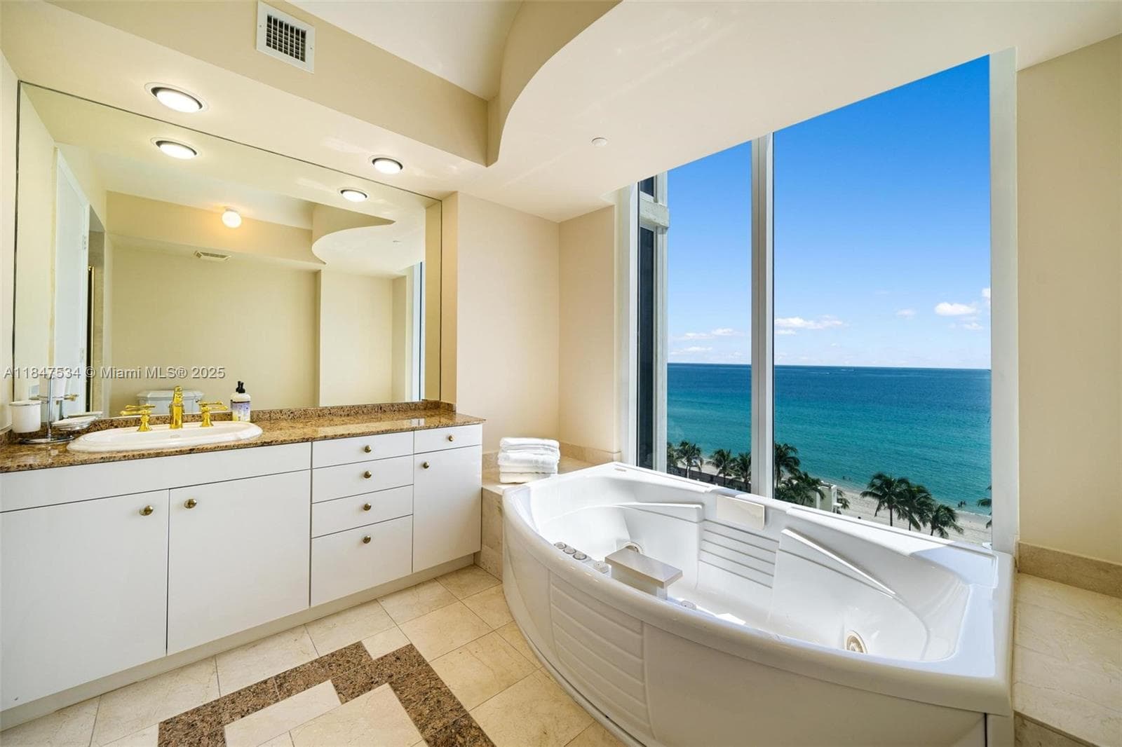 19111 Collins Ave 704 photo 8