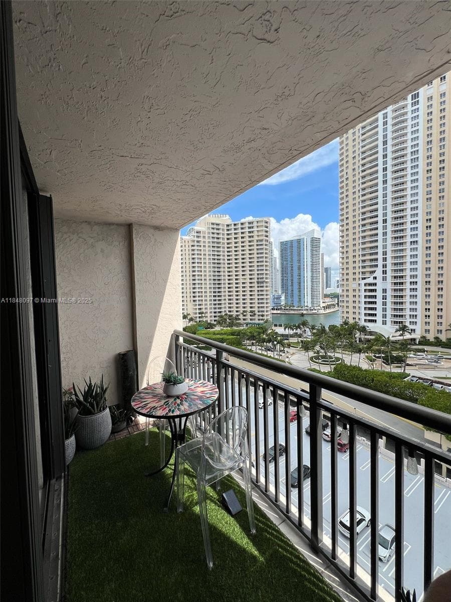 540 Brickell Key Dr 1524 photo 22