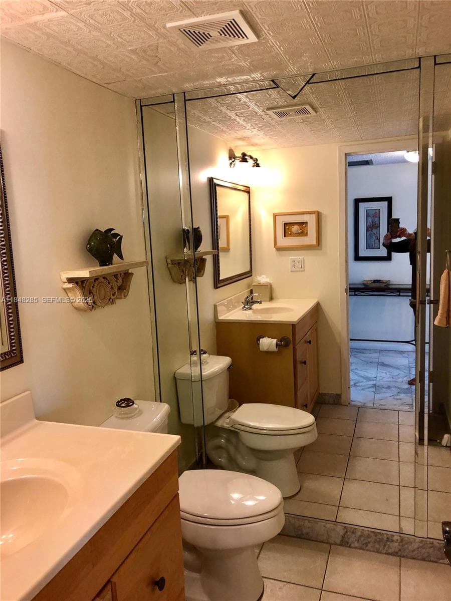 100 Golden Isles Dr 706 photo 13