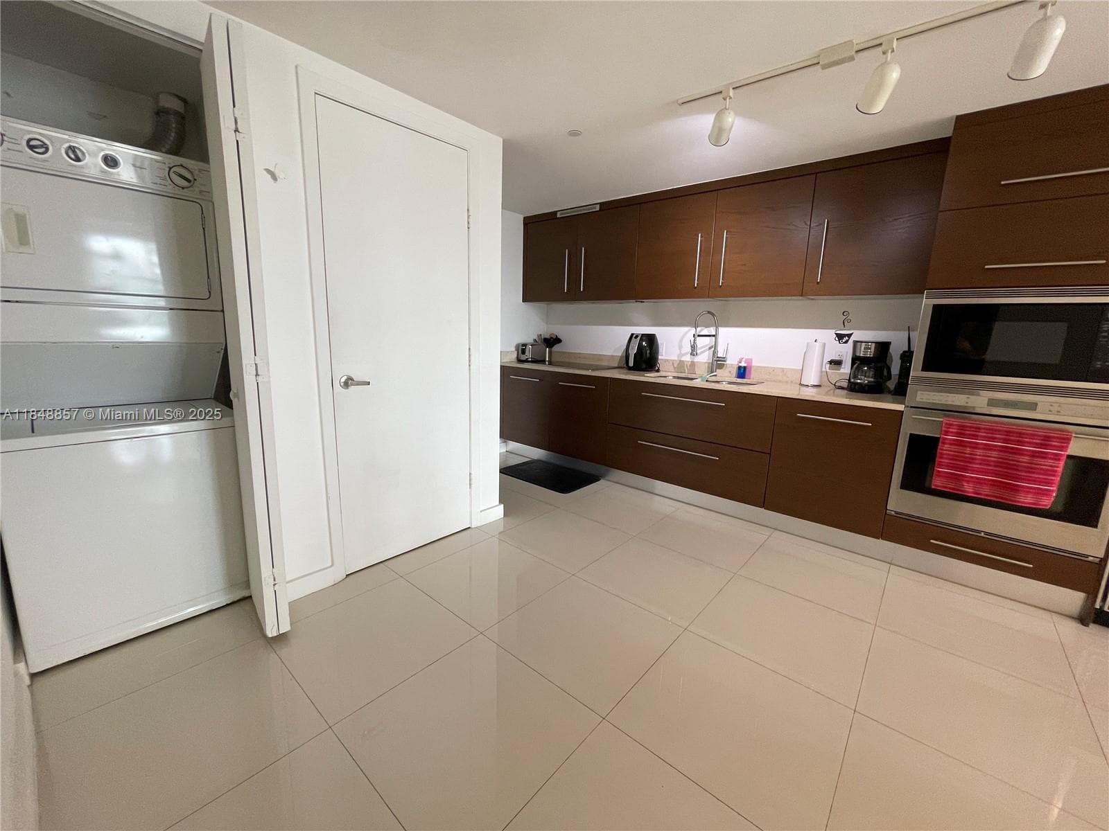 485 Brickell Ave 3711 photo 3