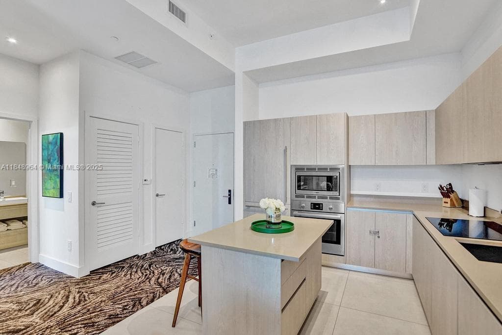 4111 Ocean Drive 304 photo 20