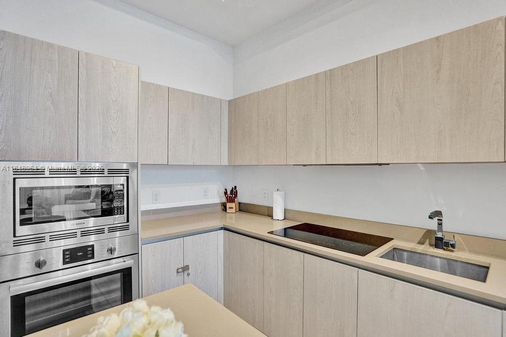 4111 Ocean Drive 304 photo 21