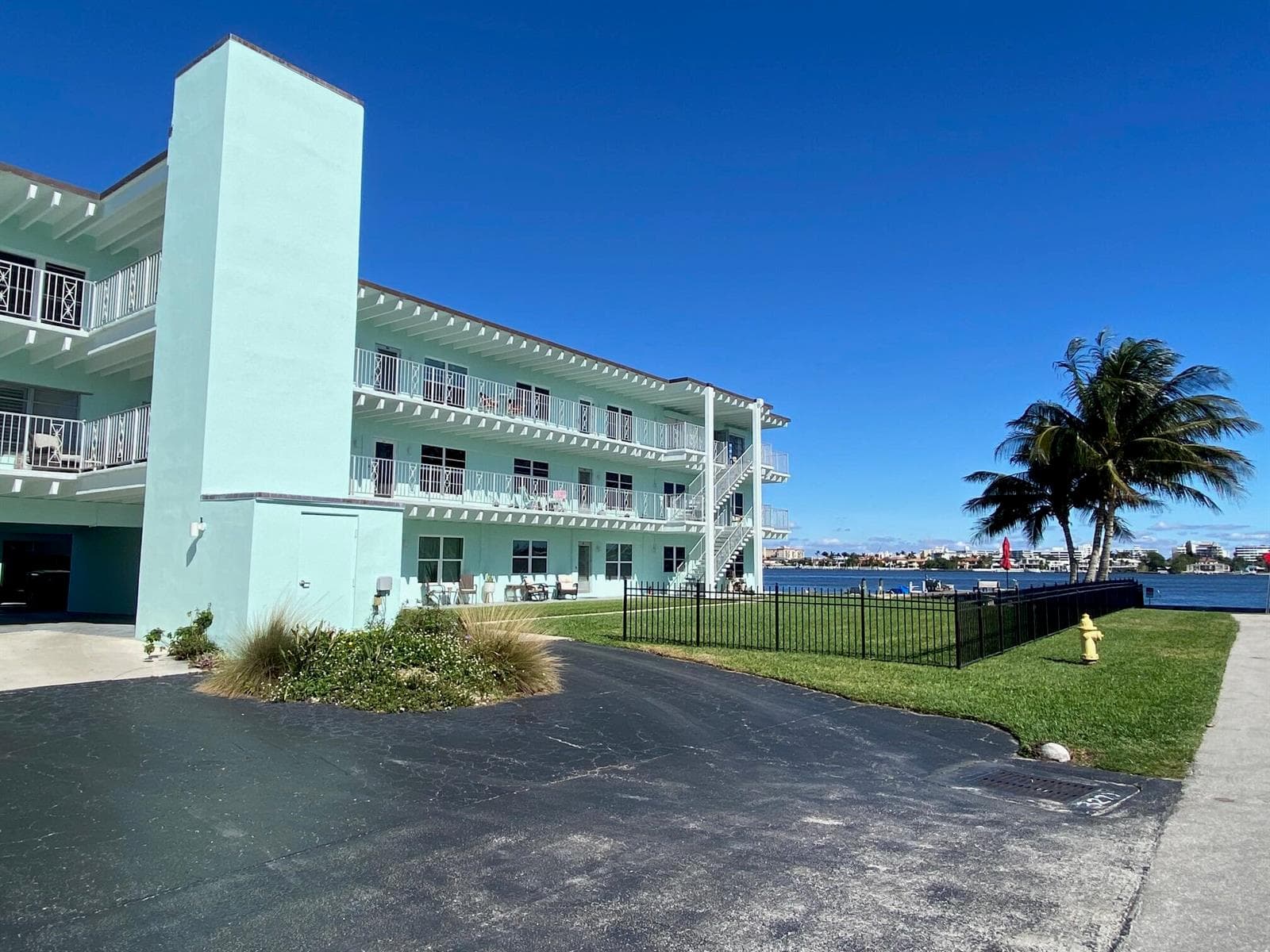 219 Lakeview 102 Avenue #102 2