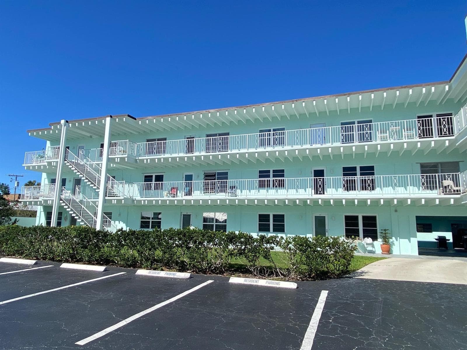 219 Lakeview 102 Avenue #102 1
