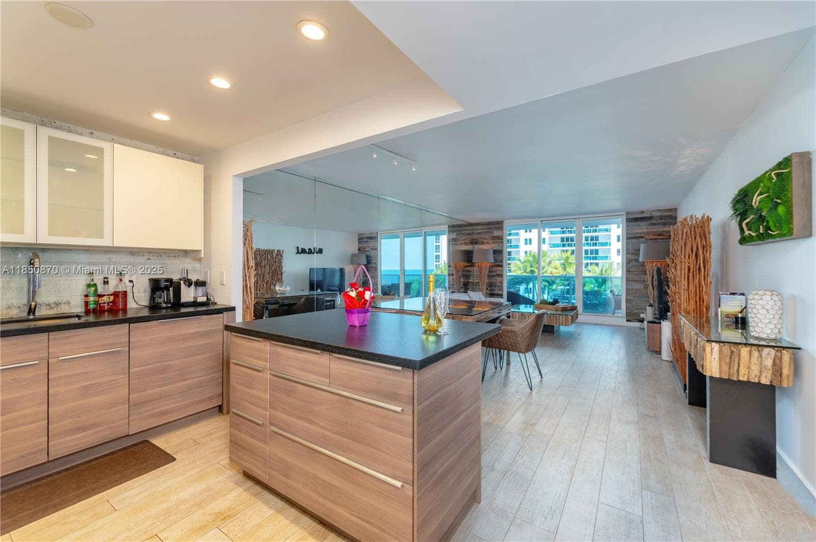 2301 Collins Ave 716 photo 7